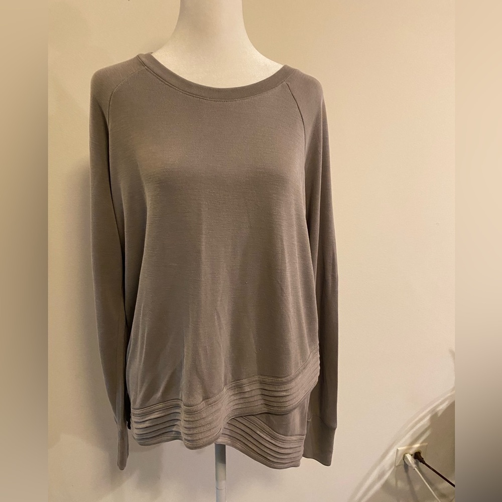 Athleta Women's Taupe Long Sleeve  Sweatshirt in gray/purple color size Large